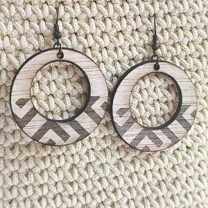 Pendientes de madera grabados con láser