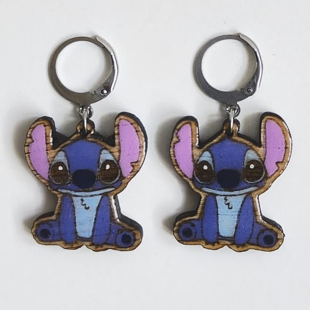 Pendientes de madera pintados a mano y bañados en resina - Imagen 3