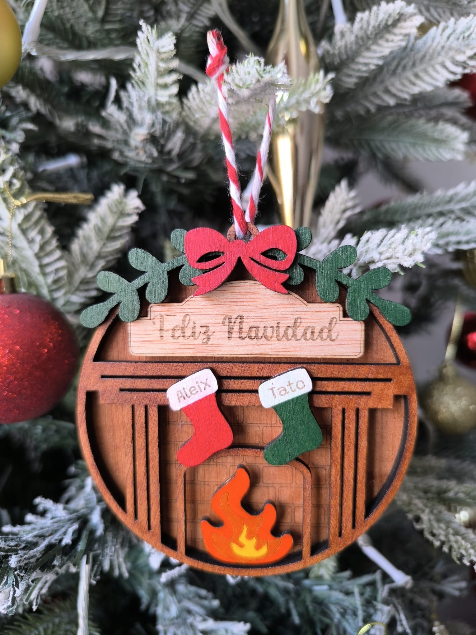 Bola de Navidad Chimenea y Calcetines Personalizados - Imagen 2