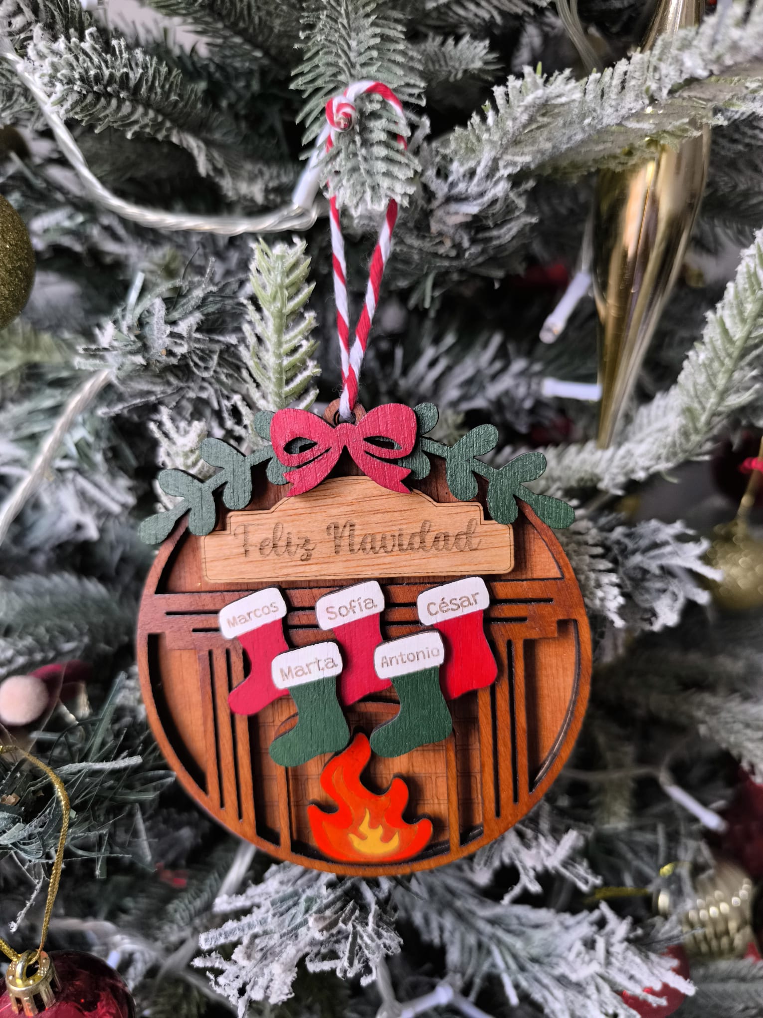 Bola de Navidad Chimenea y Calcetines Personalizados - Imagen 3