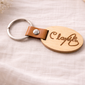 Llavero personalizado de madera ovalado