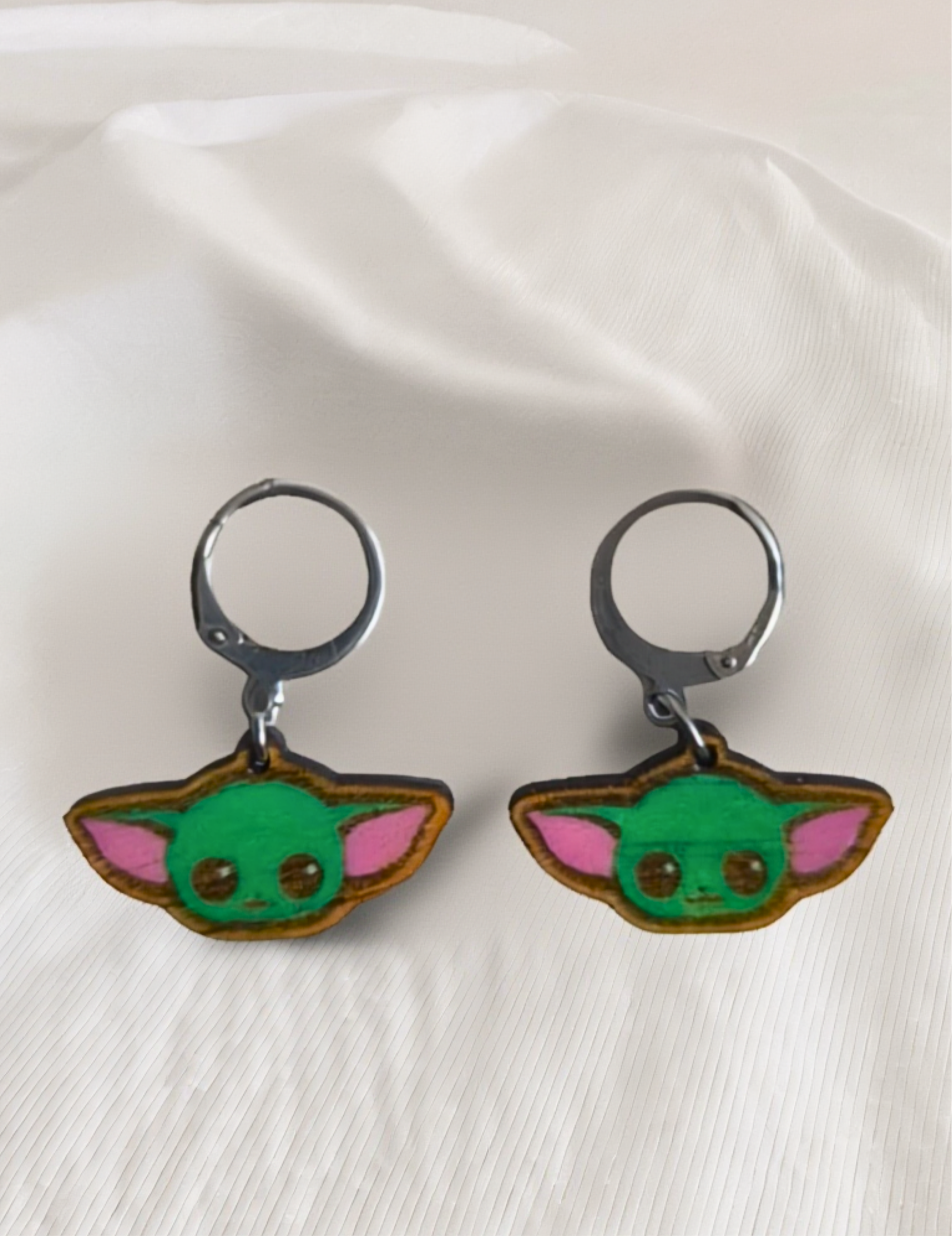 Pendientes de Madera Pintados a mano y bañados en resina - Imagen 16